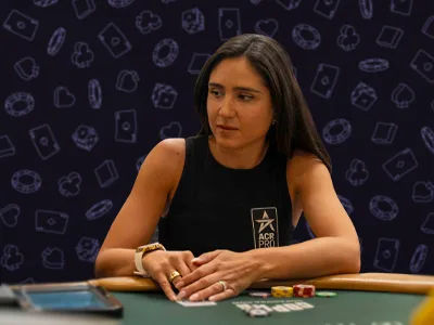 When to Embrace Risk in Short Deck Hold'em